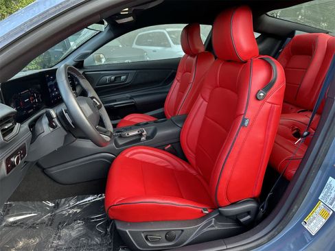 Used 2024 Ford Mustang Dark Horse image 11