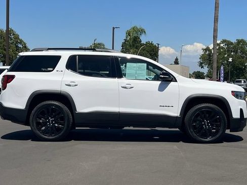 Used 2023 GMC Acadia SLE w/ Driver Convenience Package FWD image 3