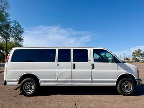 Used 2002 Chevrolet Express 3500 Extended Passenger w/ LS Preferred Equipment Group RWD image 4