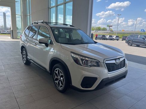 Used 2020 Subaru Forester Premium image 3