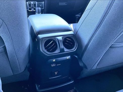 Used 2025 Jeep Wrangler Unlimited Sahara AWD/4WD image 10