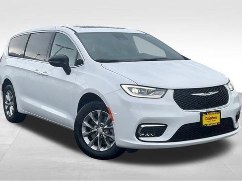 New 2026 Chrysler Pacifica Select image 1