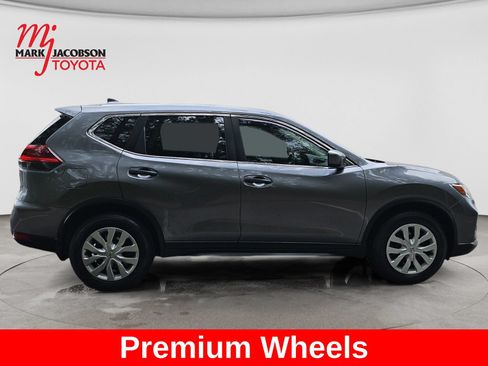 Used 2020 Nissan Rogue S FWD image 6