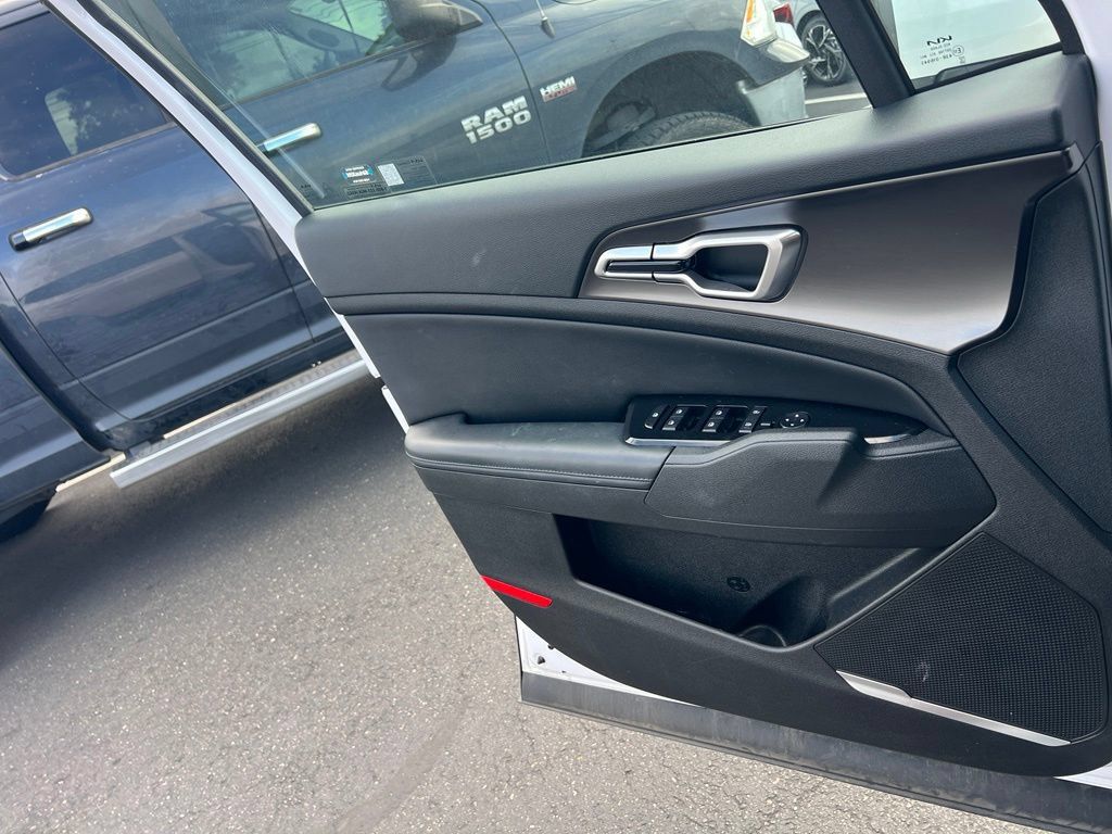 Certified 2023 Kia Sportage EX FWD image 15