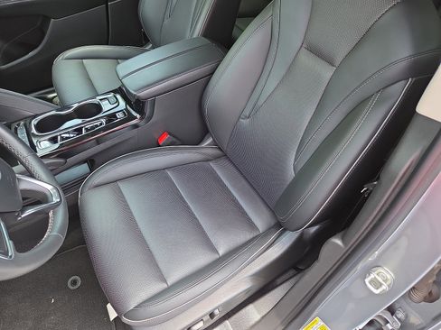 Used 2023 Buick Envision Essence AWD/4WD image 13