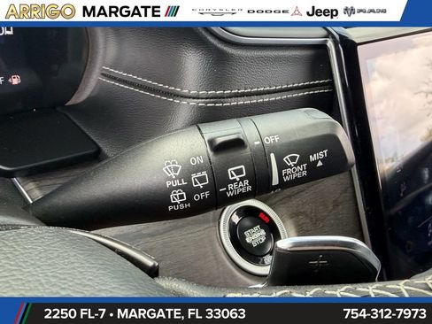 Used 2025 Jeep Grand Cherokee Limited w/ Black Appearance Package RWD image 30