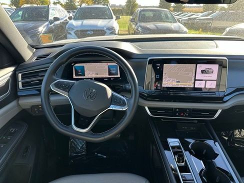 Used 2024 Volkswagen Atlas Cross Sport SEL image 11