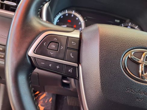 Certified 2024 Toyota Highlander XLE FWD image 23