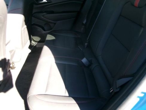 Used 2025 Chevrolet Trax RS w/ Sunroof Package image 16