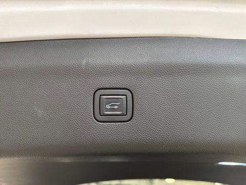 Used 2024 Buick Enclave Premium image 6