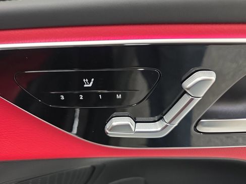 Used 2024 Mercedes-Benz GLC 300 4MATIC image 10