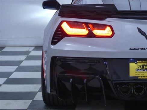 Used 2018 Chevrolet Corvette Stingray Coupe image 15