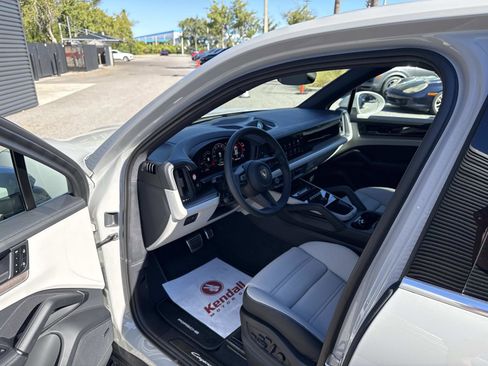 Certified 2025 Porsche Cayenne S image 7