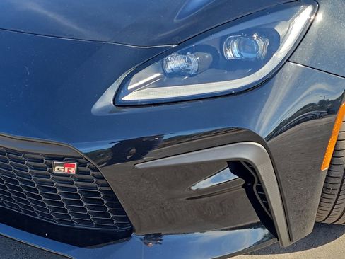 Used 2023 Toyota GR86 Base w/ ALL Weather Mat Package (TMS) image 33