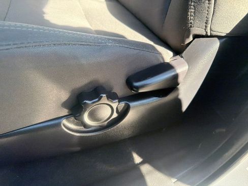 Used 2018 Toyota Tacoma TRD Off-Road image 17