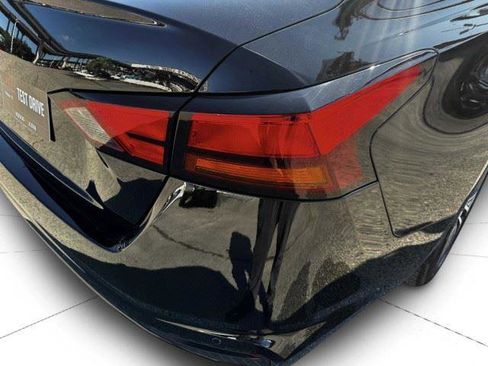 Used 2025 Nissan Altima 2.5 SV FWD image 57