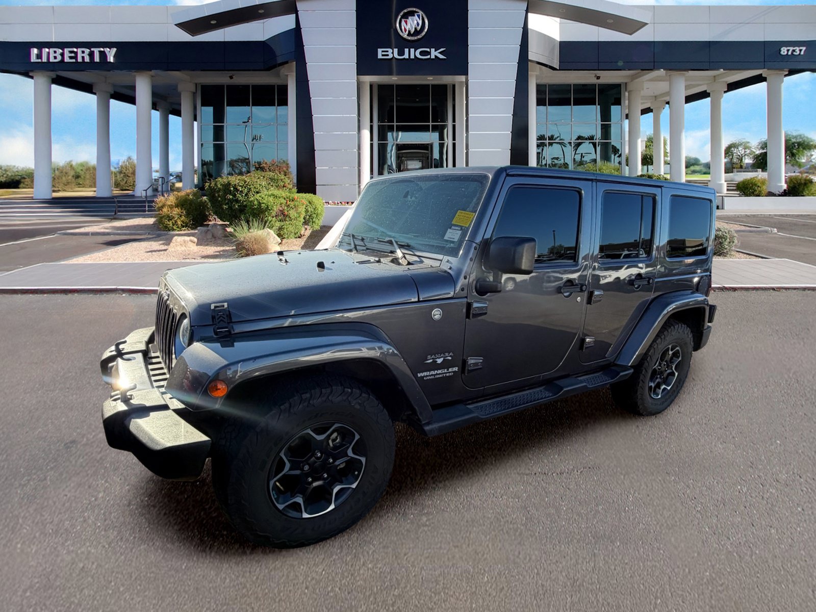 Used 2016 Jeep Wrangler Unlimited Sahara w/ Max Tow Package AWD/4WD image 4