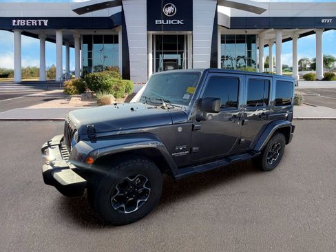 Used 2016 Jeep Wrangler Unlimited Sahara w/ Max Tow Package AWD/4WD image 4