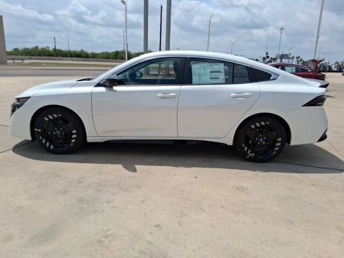 New 2026 Nissan Sentra SR w/ SR Premium Package FWD image 5