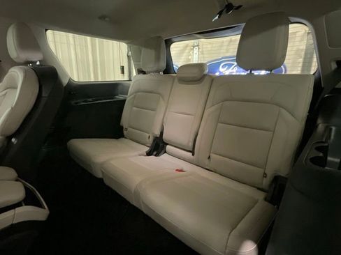 Used 2025 Lincoln Navigator Reserve AWD/4WD image 12