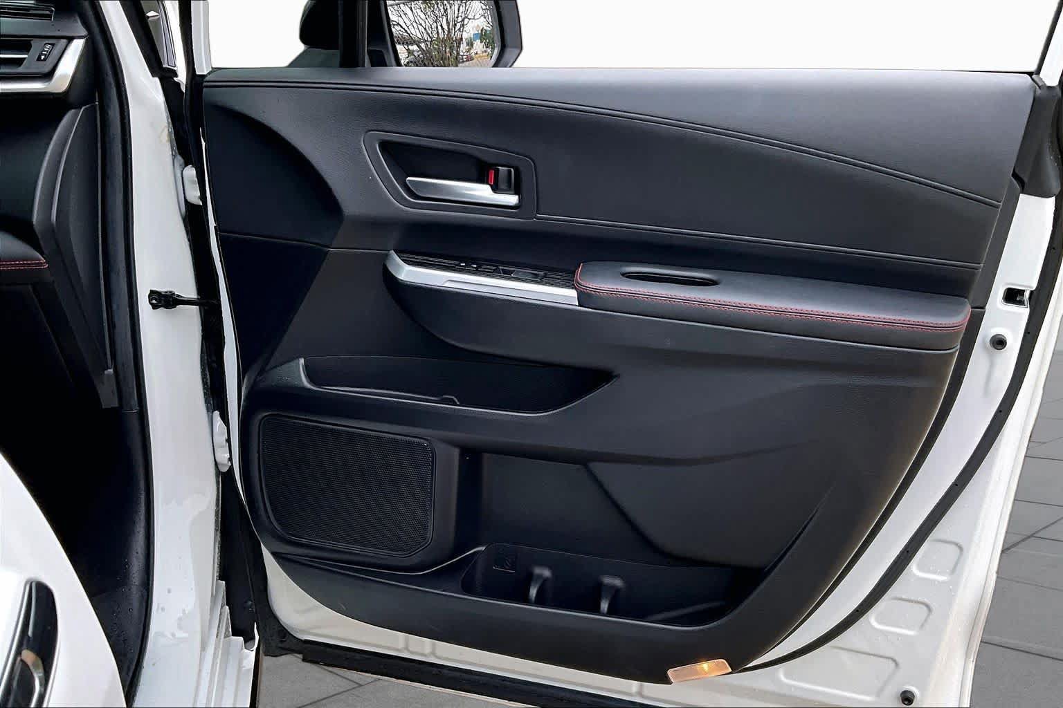 Used 2025 Toyota Sienna XSE FWD image 27