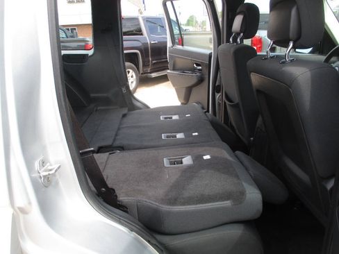 Used 2012 Jeep Liberty Sport AWD/4WD image 35