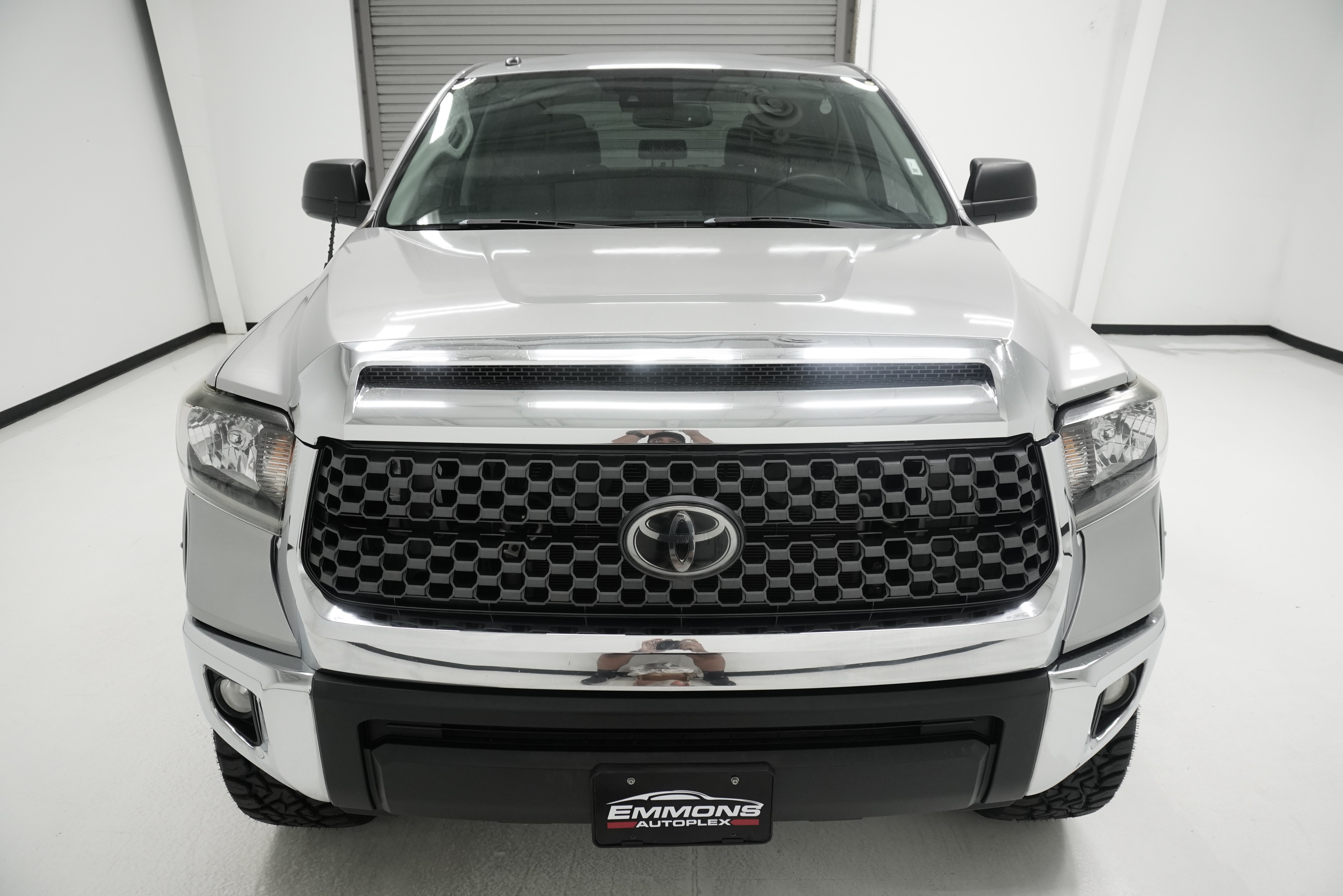 Used 2018 Toyota Tundra SR5 w/ SR5 Upgrade Package AWD/4WD image 2