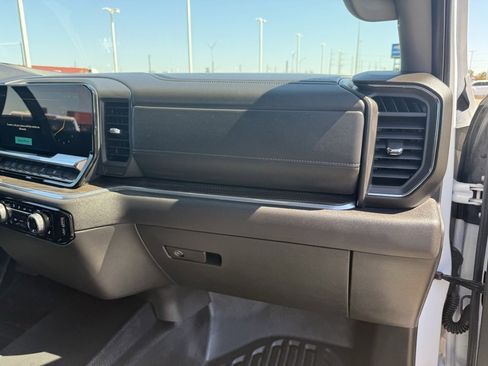 Used 2025 Chevrolet Silverado 2500 LT w/ Convenience Package image 48