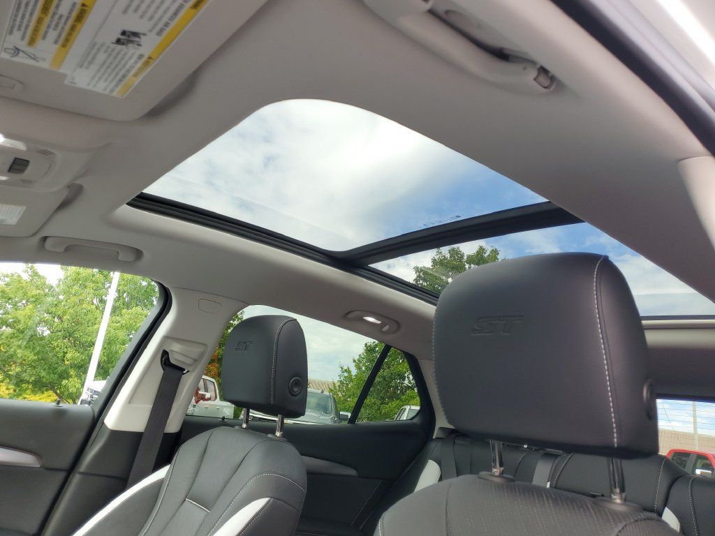 Used 2024 Buick Envision Sport Touring AWD/4WD image 7