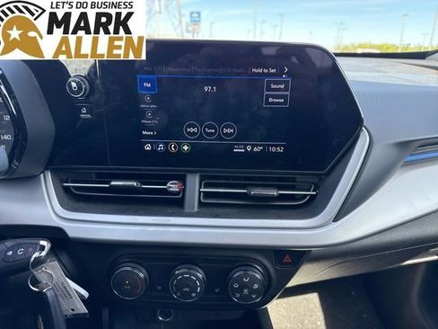 Used 2024 Chevrolet Trax LS w/ LS Convenience Package image 9