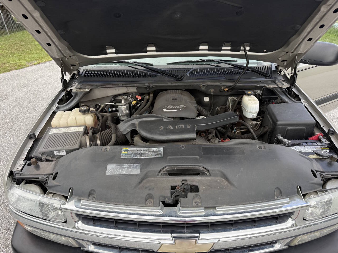 Used 2004 Chevrolet Suburban LS w/ Preferred Equipment Group RWD image 29
