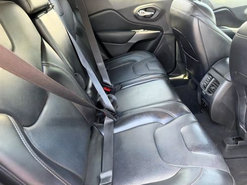 Used 2020 Jeep Cherokee Latitude Lux w/ Quick Order Package 26H Lux FWD image 12
