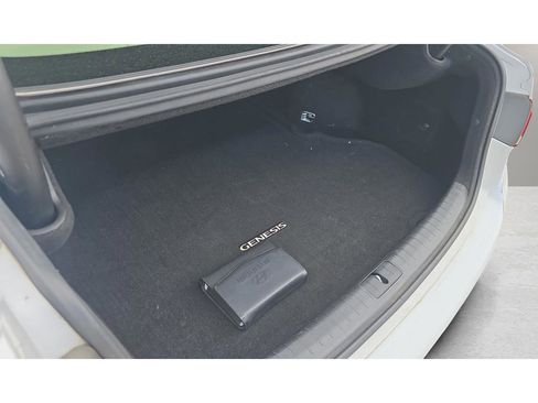 Used 2015 Hyundai Genesis 5.0 RWD image 9