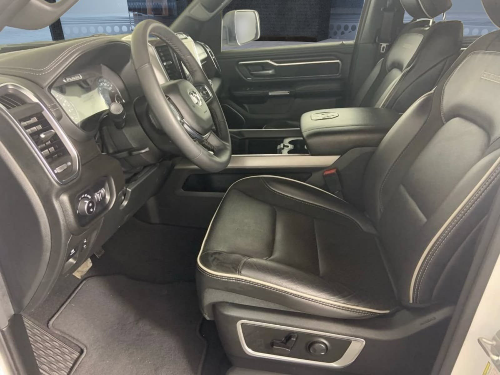 Used 2025 RAM 1500 Laramie AWD/4WD image 10