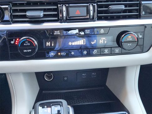 New 2025 Nissan Pathfinder SL image 14