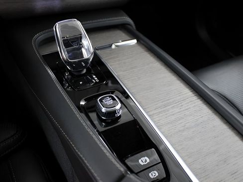 Used 2023 Volvo XC90 B6 Ultimate w/ Lounge Package image 23