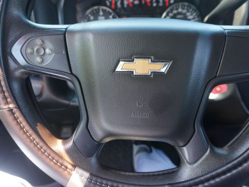 Used 2018 Chevrolet Silverado 1500 Custom w/ Custom Value Package AWD/4WD image 8