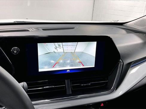Used 2025 Chevrolet Trax LT w/ LT Convenience Package image 14