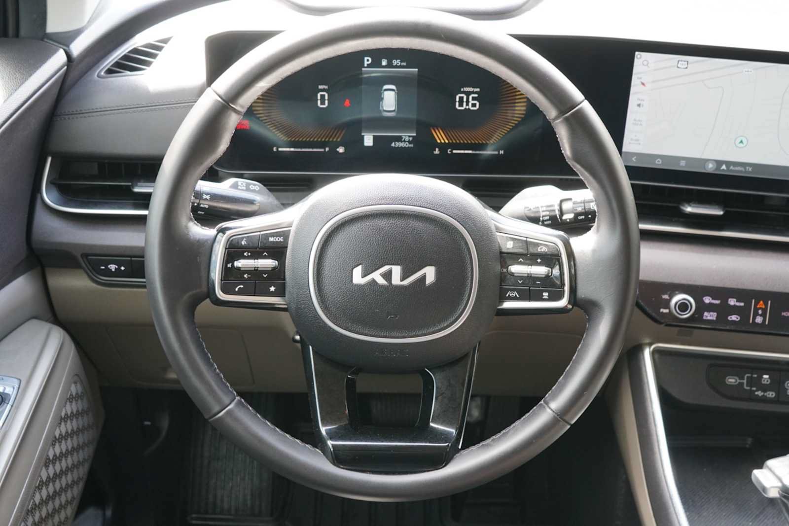 Certified 2025 Kia Carnival EX FWD image 22