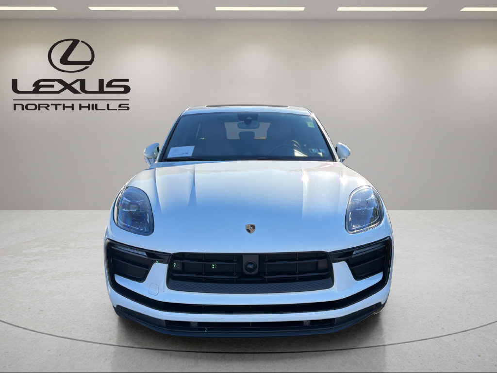 Used 2023 Porsche Macan AWD/4WD image 4