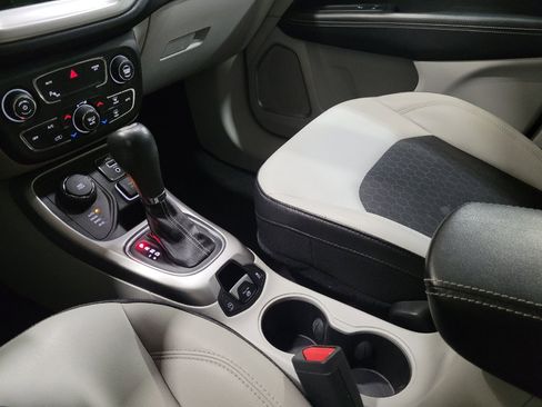 Used 2018 Jeep Compass Latitude w/ Popular Equipment Group AWD/4WD image 26