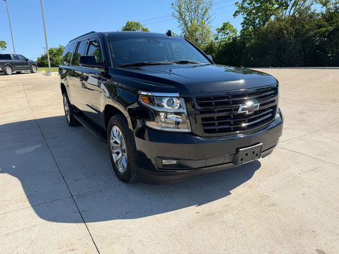 Used 2019 Chevrolet Suburban LT AWD/4WD image 3