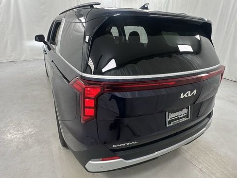 New 2026 Kia Carnival EX image 5