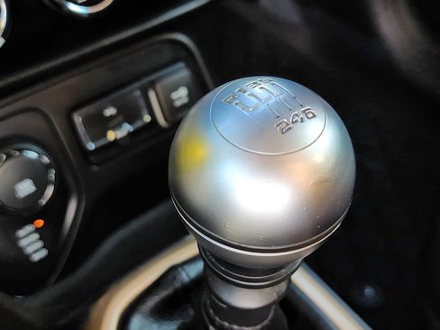 Used 2016 Jeep Renegade Latitude image 22