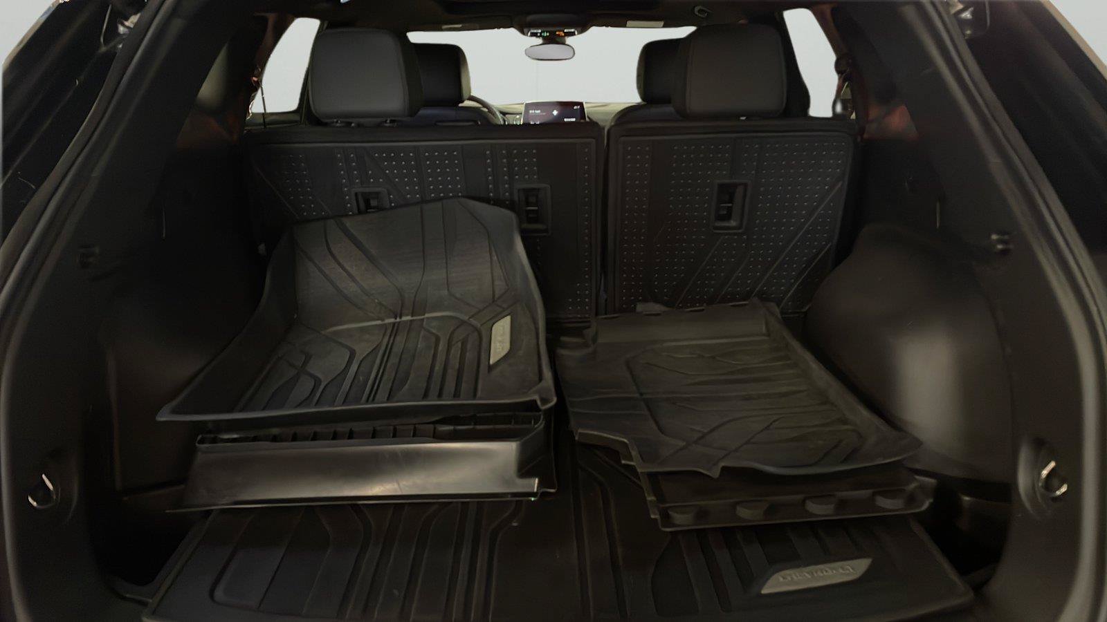 Used 2024 Chevrolet Blazer Premier w/ Enhanced Convenience Package FWD image 12