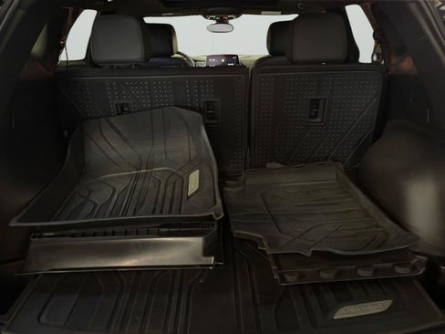 Used 2024 Chevrolet Blazer Premier w/ Enhanced Convenience Package FWD image 12