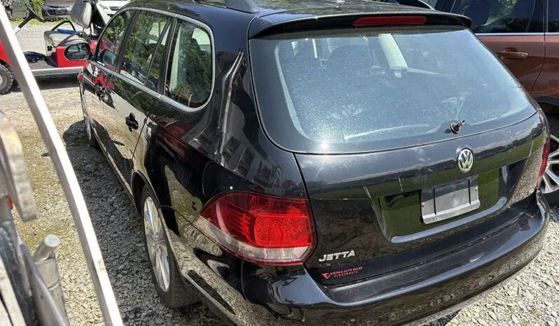 Used 2011 Volkswagen Jetta TDI FWD image 2