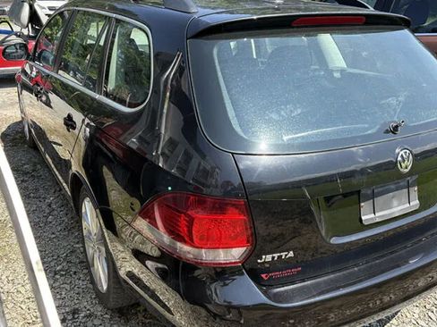 Used 2011 Volkswagen Jetta TDI FWD image 2