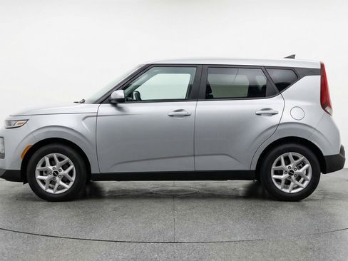 Used 2025 Kia Soul LX w/ LX Technology Package FWD image 5