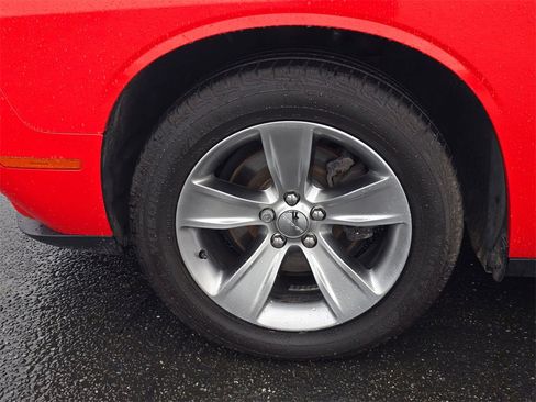 Used 2020 Dodge Challenger SXT image 10